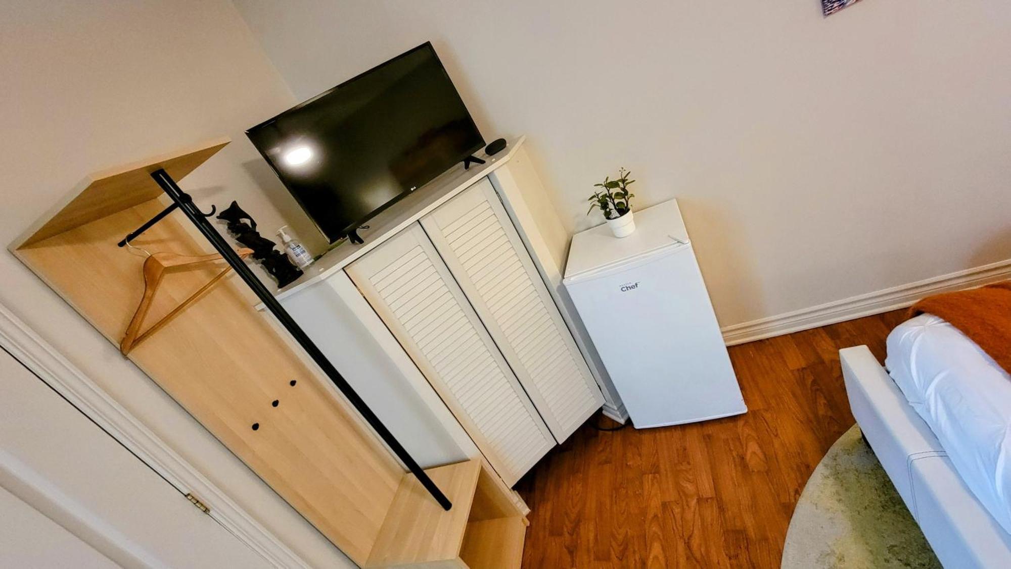 Kokomo Inn Bed And Breakfast Ottawa-Gatineau'S Only Tropical Riverfront B&B On The National Capital Cycling Pathway Route Verte #1 - For Adults Only - Chambre D'Hotes Tropical Aux Berges Des Outaouais Bnb #17542O Cameră foto