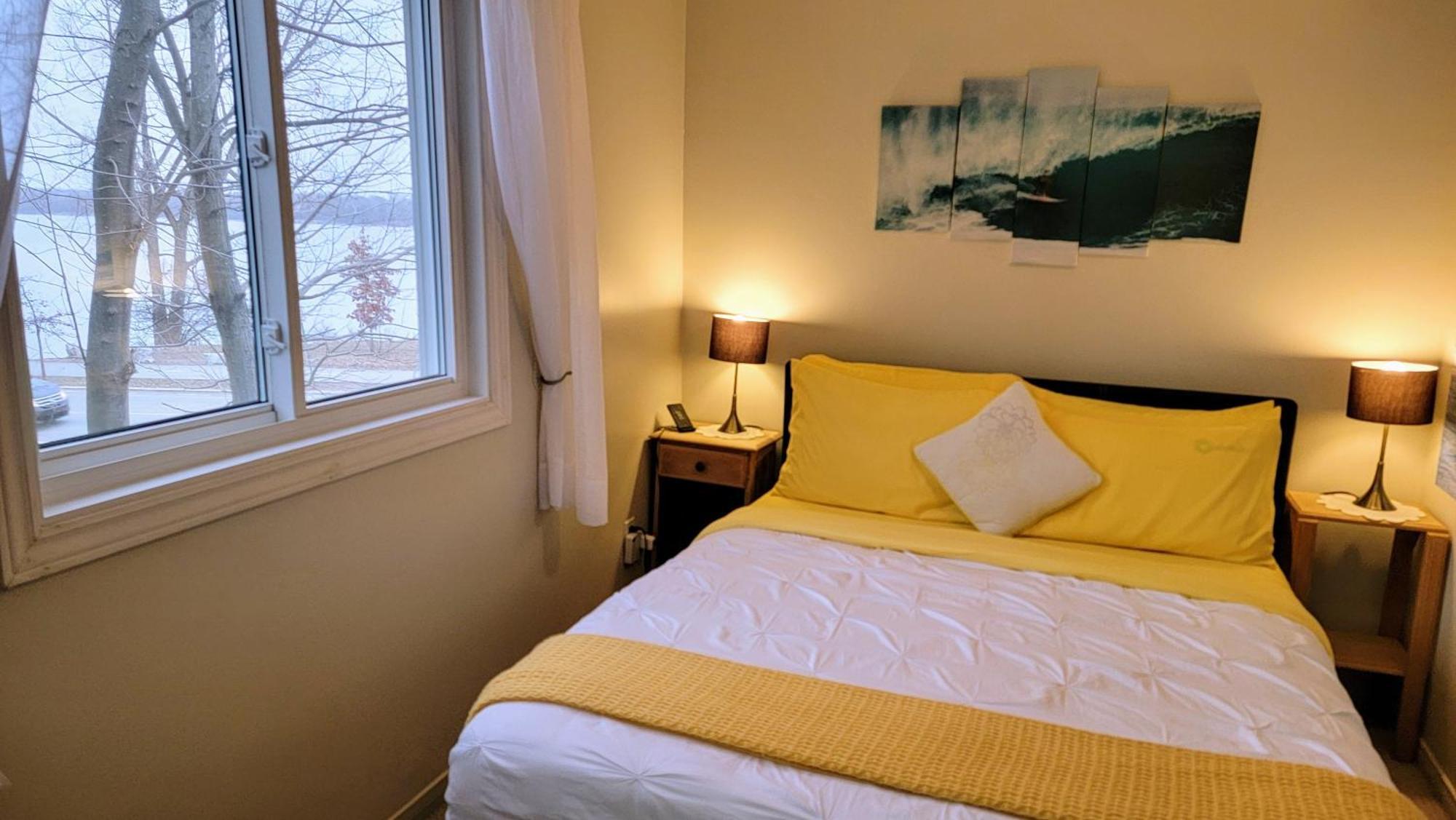 Kokomo Inn Bed And Breakfast Ottawa-Gatineau'S Only Tropical Riverfront B&B On The National Capital Cycling Pathway Route Verte #1 - For Adults Only - Chambre D'Hotes Tropical Aux Berges Des Outaouais Bnb #17542O Cameră foto