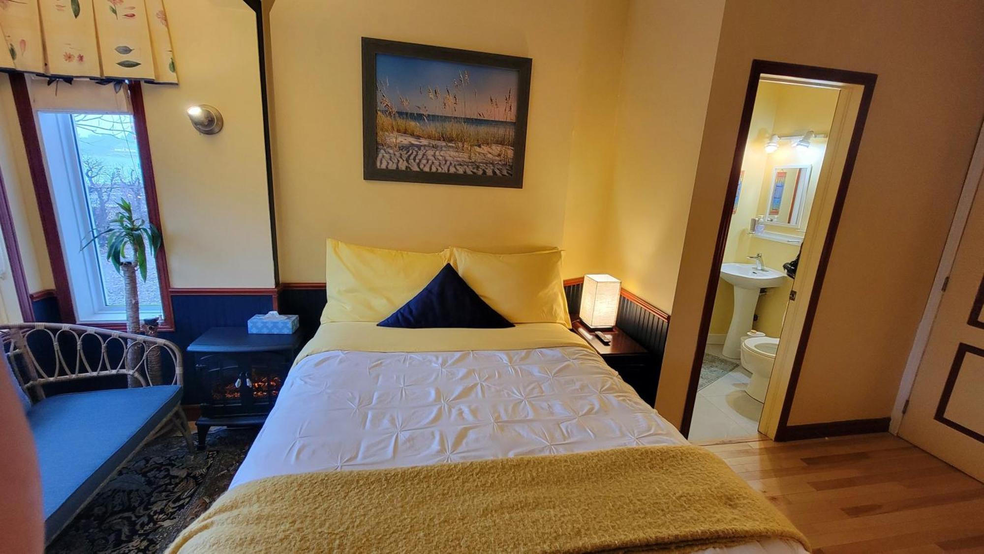 Kokomo Inn Bed And Breakfast Ottawa-Gatineau'S Only Tropical Riverfront B&B On The National Capital Cycling Pathway Route Verte #1 - For Adults Only - Chambre D'Hotes Tropical Aux Berges Des Outaouais Bnb #17542O Cameră foto
