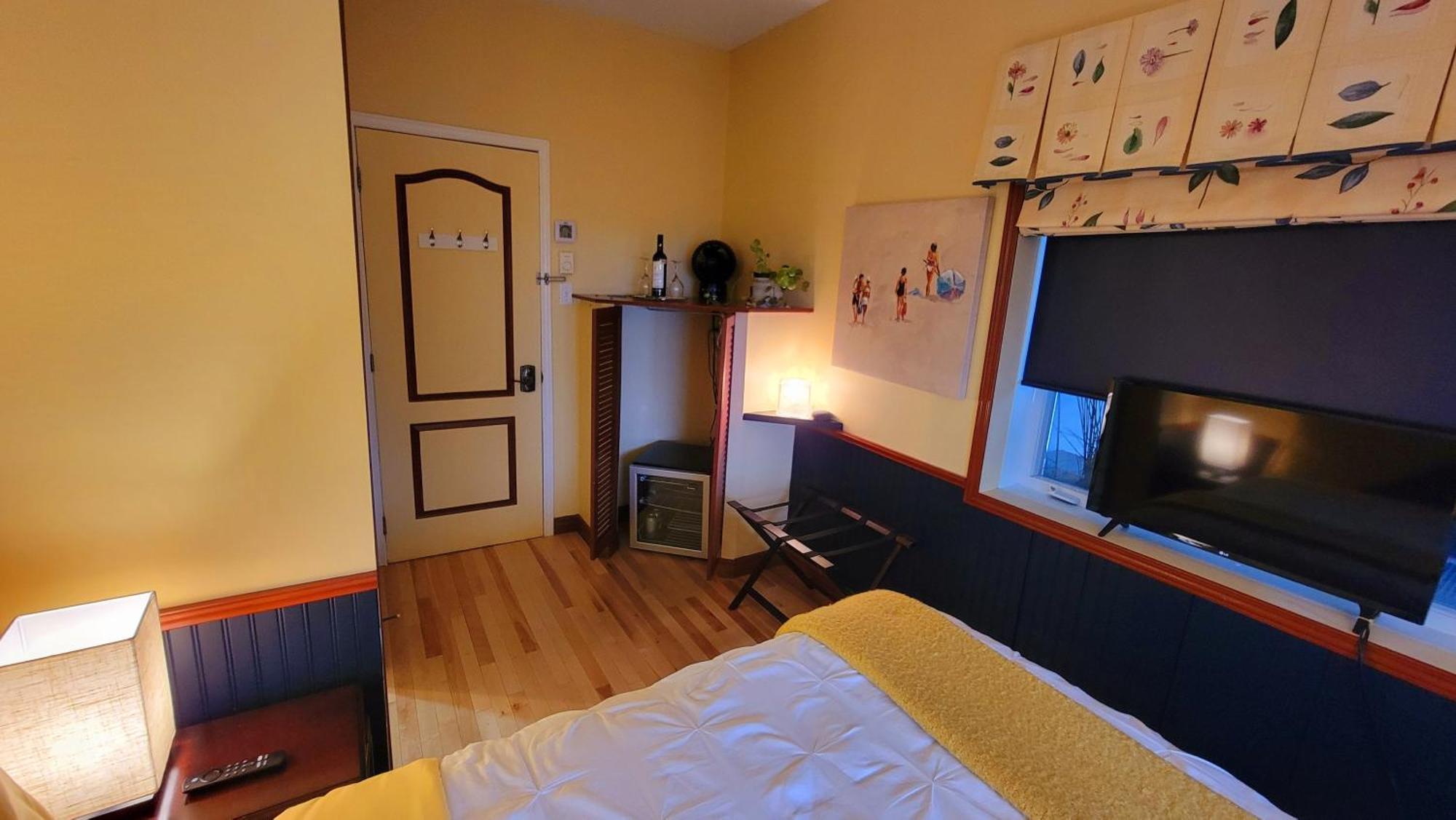 Kokomo Inn Bed And Breakfast Ottawa-Gatineau'S Only Tropical Riverfront B&B On The National Capital Cycling Pathway Route Verte #1 - For Adults Only - Chambre D'Hotes Tropical Aux Berges Des Outaouais Bnb #17542O Cameră foto