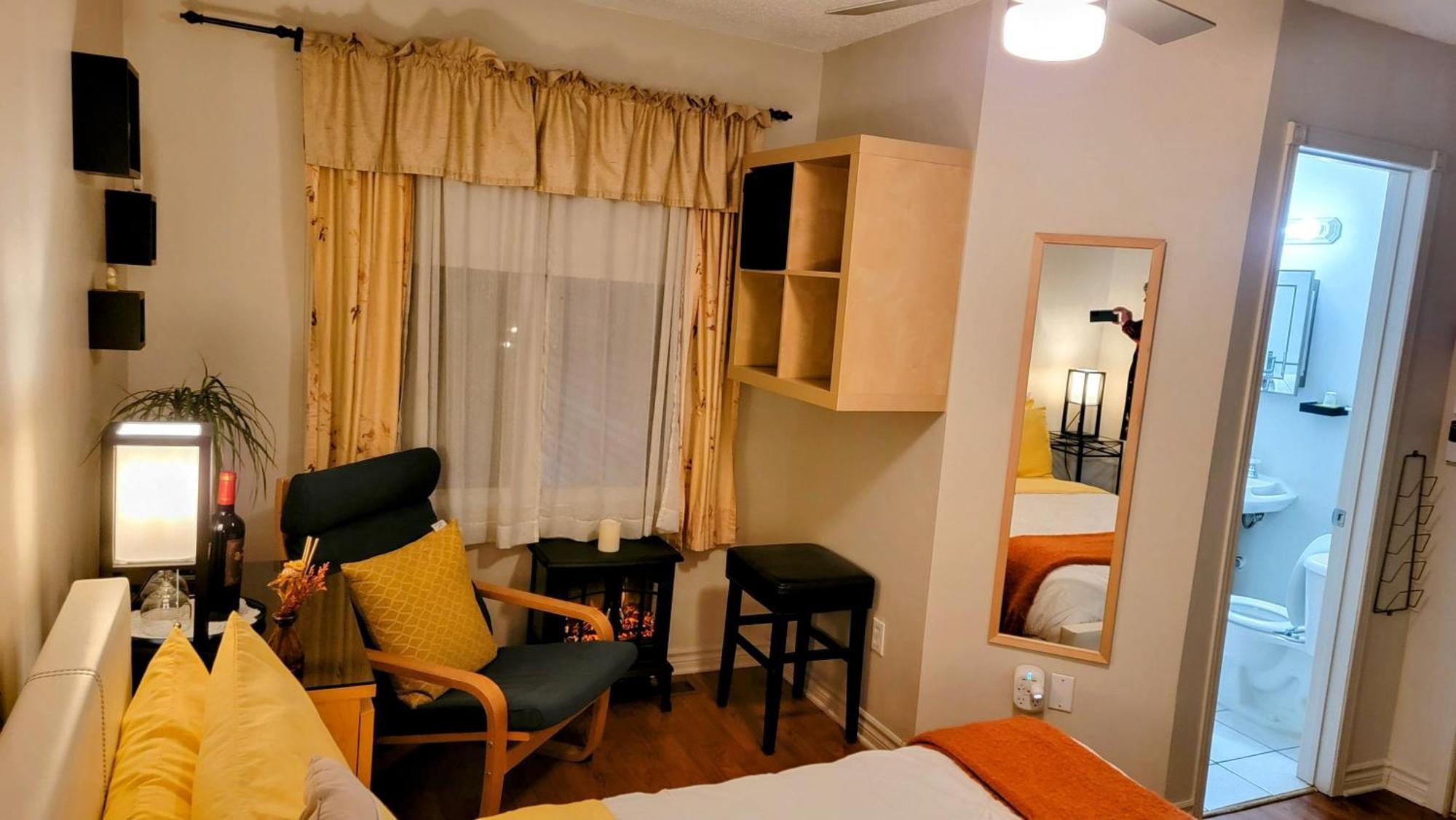 Kokomo Inn Bed And Breakfast Ottawa-Gatineau'S Only Tropical Riverfront B&B On The National Capital Cycling Pathway Route Verte #1 - For Adults Only - Chambre D'Hotes Tropical Aux Berges Des Outaouais Bnb #17542O Cameră foto