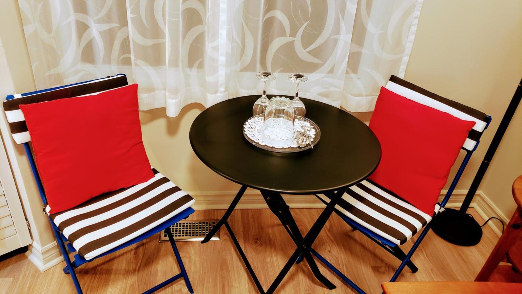 Kokomo Inn Bed And Breakfast Ottawa-Gatineau'S Only Tropical Riverfront B&B On The National Capital Cycling Pathway Route Verte #1 - For Adults Only - Chambre D'Hotes Tropical Aux Berges Des Outaouais Bnb #17542O Cameră foto